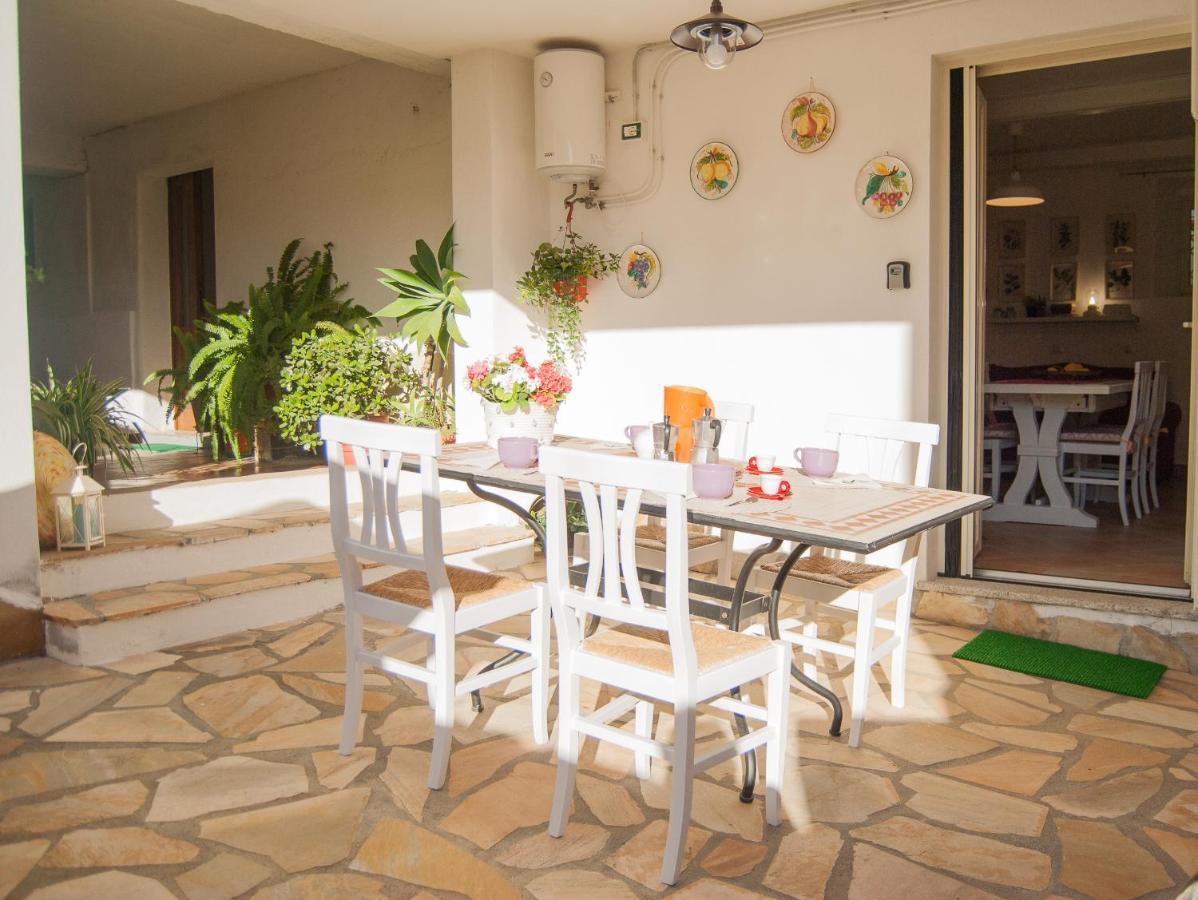 Sotza'S Little House Villa Padru Luaran gambar